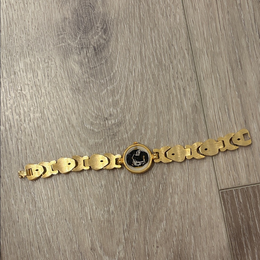 Gold Chain Link Watch - Picture 3 of 3